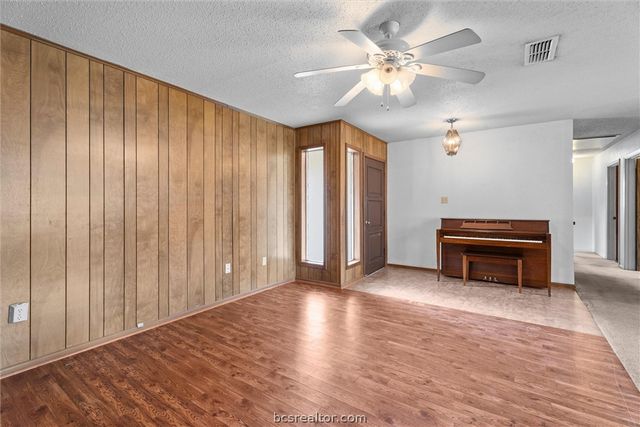 1201 Hawk Tree Drive, College Station, TX 77845