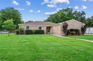1201 Hawk Tree Drive, College Station, TX 77845