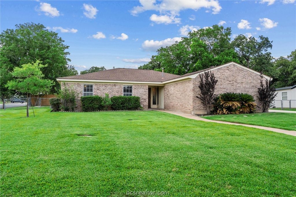 1201 Hawk Tree Drive, College Station, TX 77845