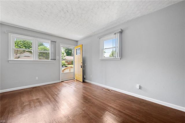 1021 32nd ST, Newport News, VA 23607