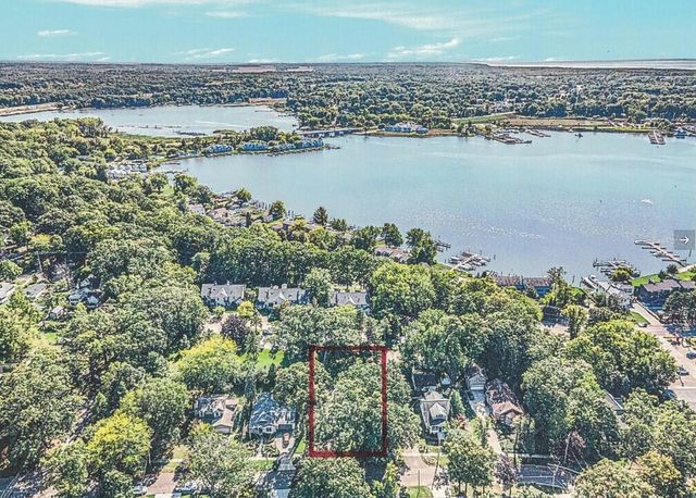 541 Mason Street, Saugatuck, MI 49453