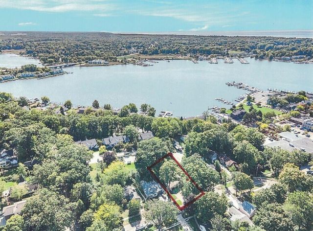 541 Mason Street, Saugatuck, MI 49453