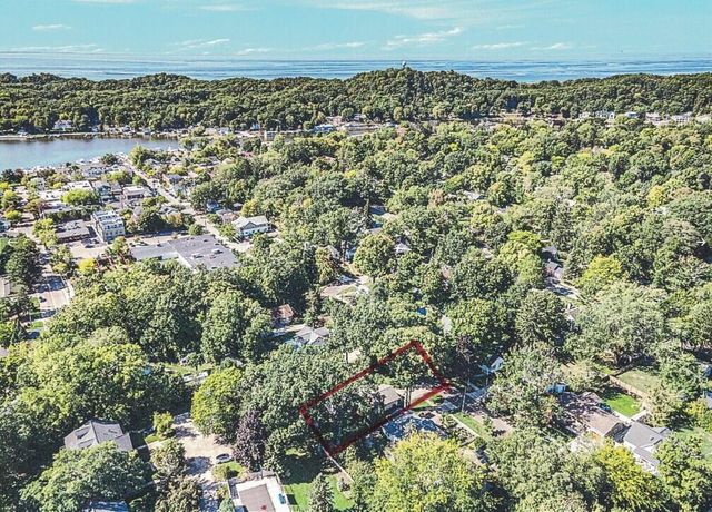 541 Mason Street, Saugatuck, MI 49453