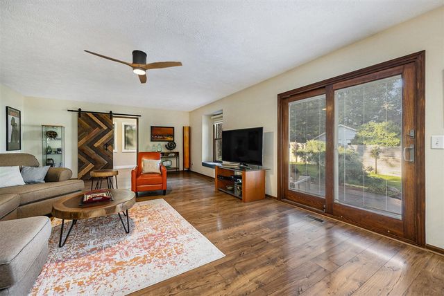 541 Mason Street, Saugatuck, MI 49453