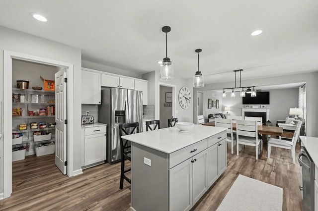 48736 Carnegie Way, Macomb Twp, MI 48042