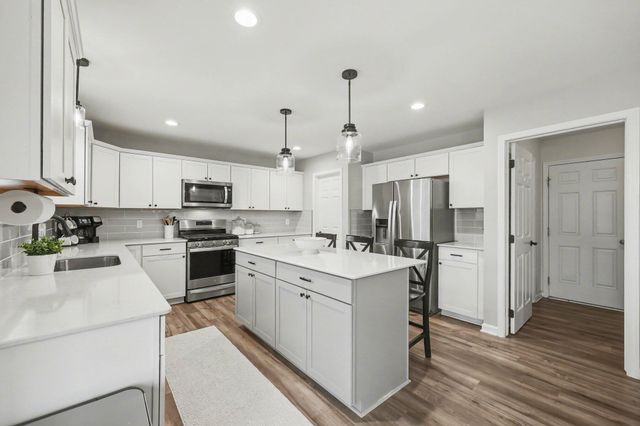 48736 Carnegie Way, Macomb Twp, MI 48042