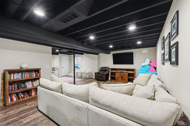 48736 Carnegie Way, Macomb Twp, MI 48042