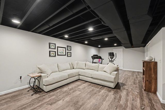 48736 Carnegie Way, Macomb Twp, MI 48042