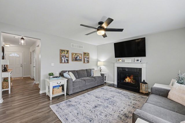 48736 Carnegie Way, Macomb Twp, MI 48042