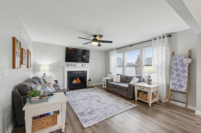 48736 Carnegie Way, Macomb Twp, MI 48042