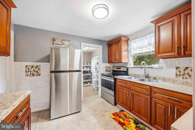 2016 MORELAND RD, Abington, PA 19001