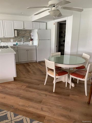 3895 Dorothy -- Walk-Out Apartment Lane, Waterford, MI 48329