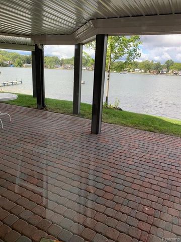 3895 Dorothy -- Walk-Out Apartment Lane, Waterford, MI 48329