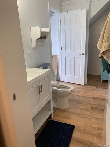 3895 Dorothy -- Walk-Out Apartment Lane, Waterford, MI 48329