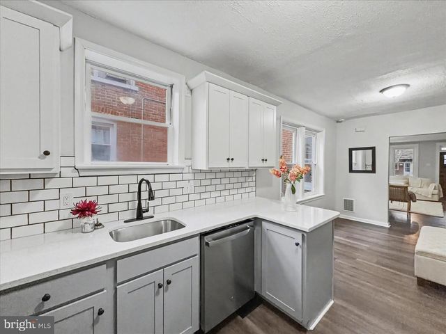 596 N PLUM ST, Lancaster, PA 17602