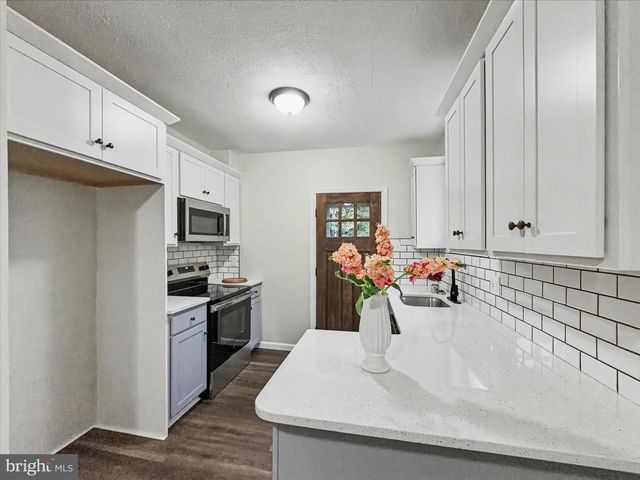 596 N PLUM ST, Lancaster, PA 17602