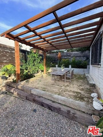 1274 West Boulevard, Los Angeles, CA 90019