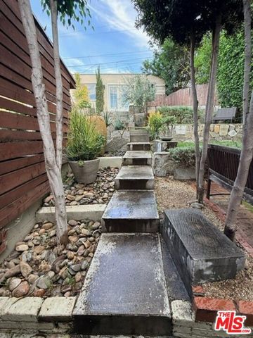 1274 West Boulevard, Los Angeles, CA 90019