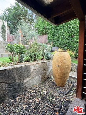 1274 West Boulevard, Los Angeles, CA 90019