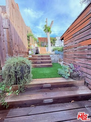 1274 West Boulevard, Los Angeles, CA 90019