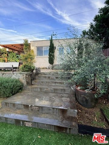 1274 West Boulevard, Los Angeles, CA 90019