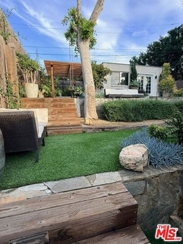 1274 West Boulevard, Los Angeles, CA 90019