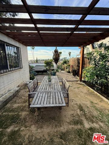 1274 West Boulevard, Los Angeles, CA 90019