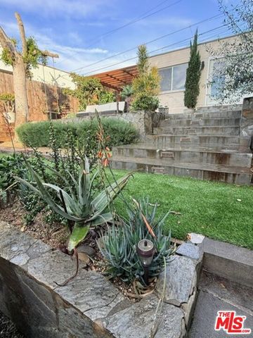 1274 West Boulevard, Los Angeles, CA 90019