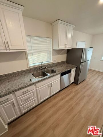 1274 West Boulevard, Los Angeles, CA 90019