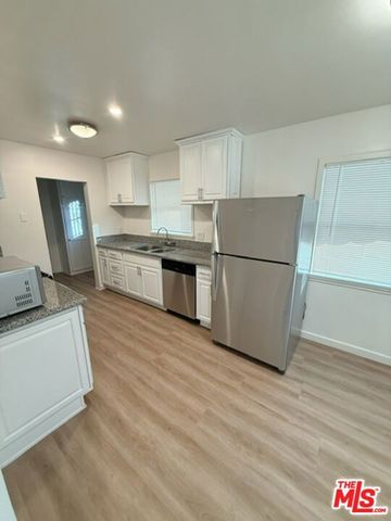 1274 West Boulevard, Los Angeles, CA 90019