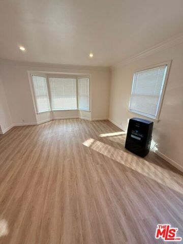 1274 West Boulevard, Los Angeles, CA 90019