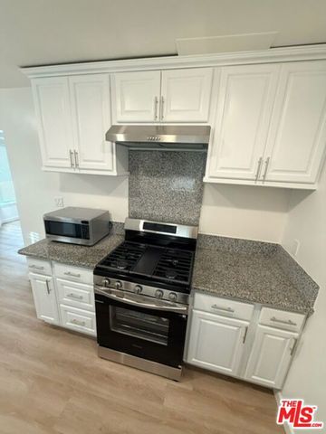 1274 West Boulevard, Los Angeles, CA 90019