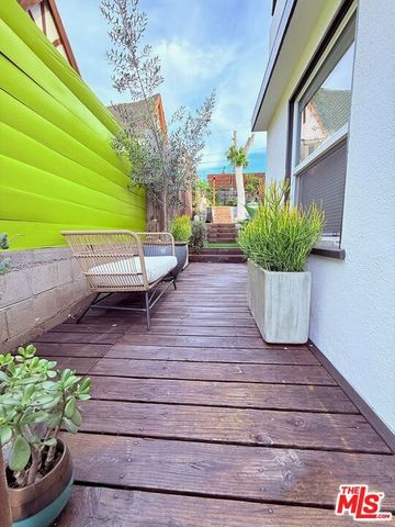 1274 West Boulevard, Los Angeles, CA 90019