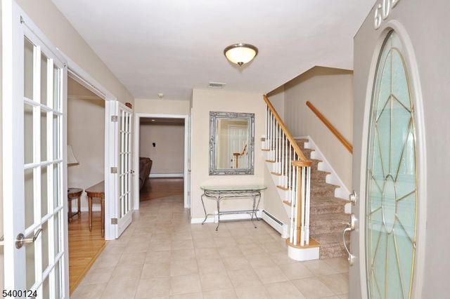 602 Mill Run, Paramus Boro, NJ 07652