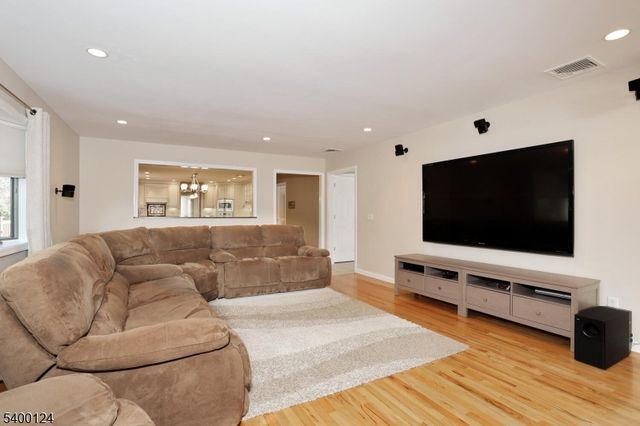 602 Mill Run, Paramus Boro, NJ 07652