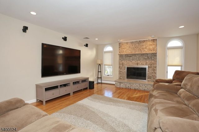 602 Mill Run, Paramus Boro, NJ 07652