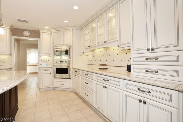 602 Mill Run, Paramus Boro, NJ 07652