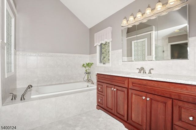 602 Mill Run, Paramus Boro, NJ 07652