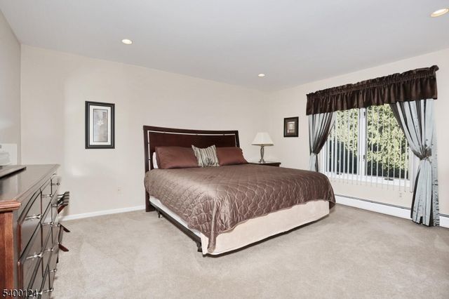 602 Mill Run, Paramus Boro, NJ 07652