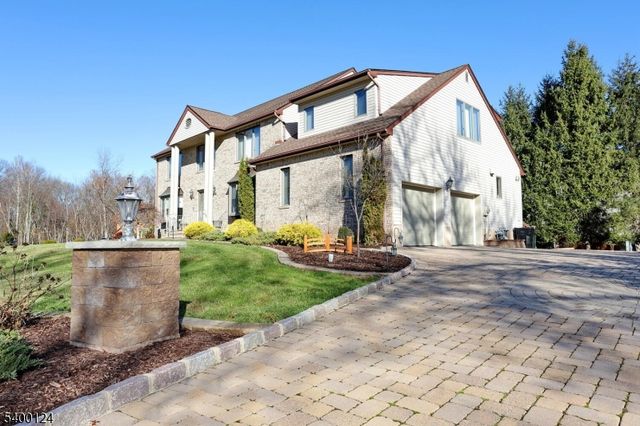602 Mill Run, Paramus Boro, NJ 07652