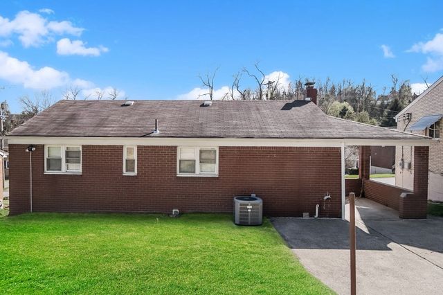 3530 Pinewood Dr, West Homestead, PA 15120