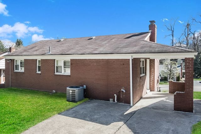 3530 Pinewood Dr, West Homestead, PA 15120