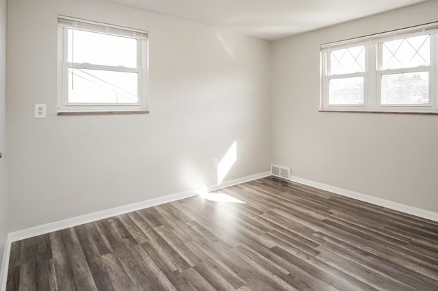 3530 Pinewood Dr, West Homestead, PA 15120