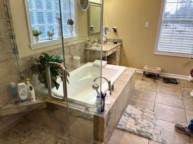 104 E Courtney Cove, Searcy, AR 72143