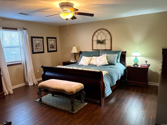 104 E Courtney Cove, Searcy, AR 72143