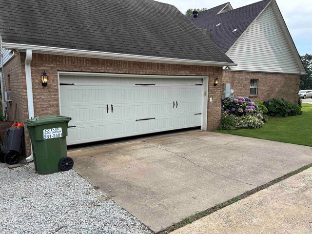 104 E Courtney Cove, Searcy, AR 72143