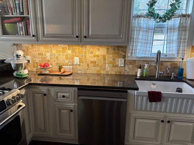 104 E Courtney Cove, Searcy, AR 72143