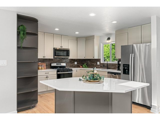 1115 Jennifer Dr, Loveland, CO 80537