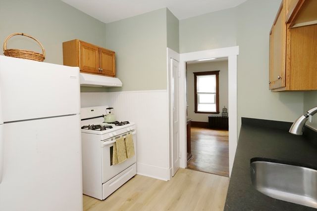 460 Chancery St, New Bedford, MA 02740