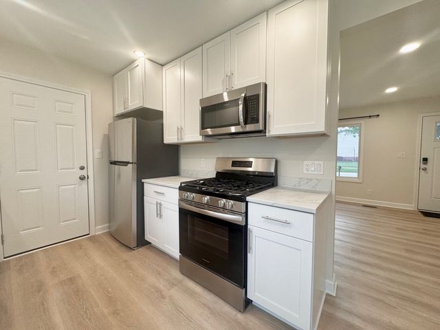 317 Hadleigh Road, Bolingbrook, IL 60440